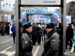 Two policemen standing in front of "Future is on Our Side" poster. Photo by Anton Belitskiy (Courtesy of Ridus.ru)