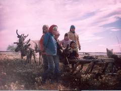 Reindeers and children by ugraland on Flickr (CC BY 2.0)